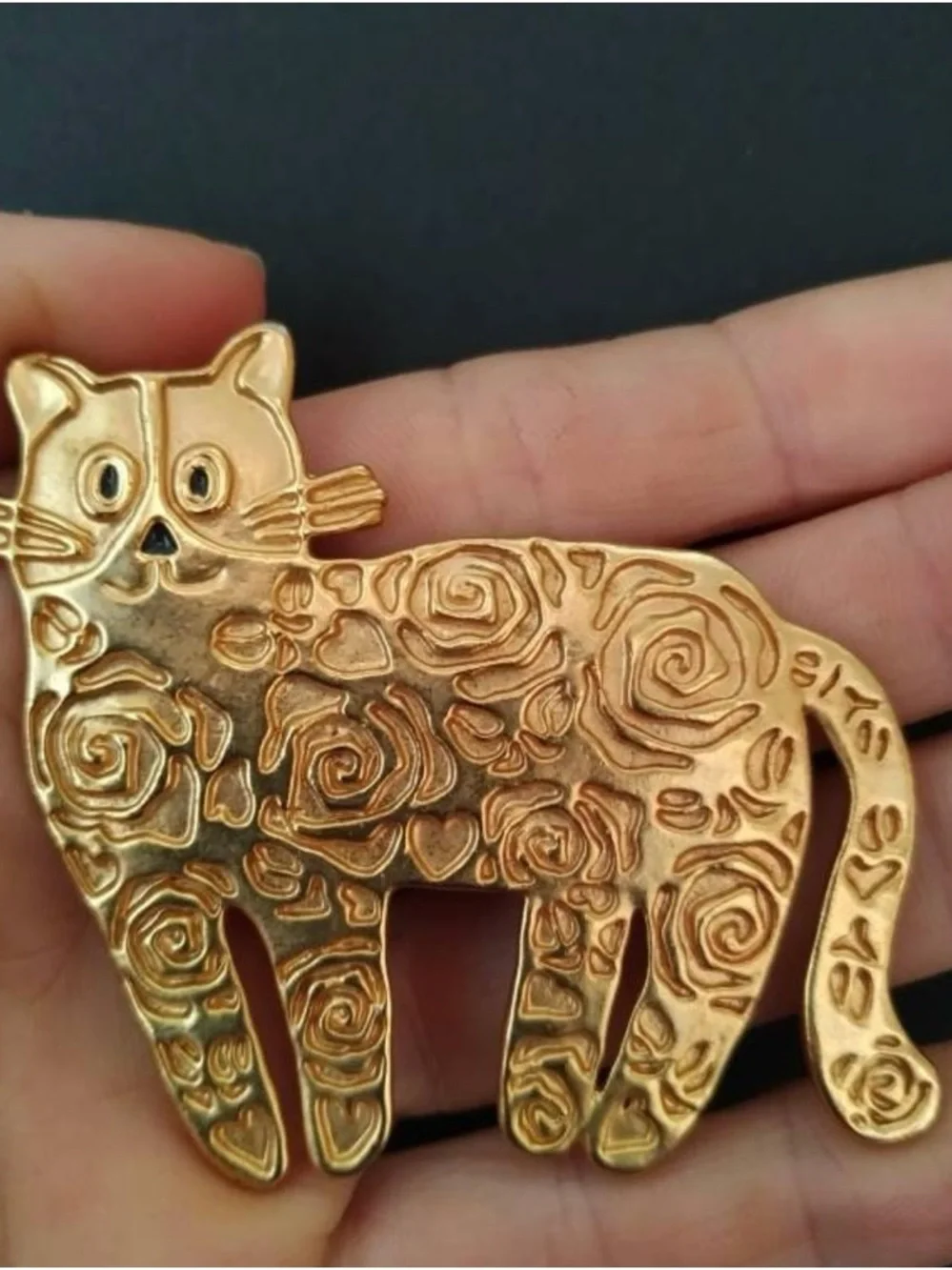 Vintage Unsigned Lancôme Paris Gold-tone Cut Out Rose Pattern Cat Brooch
Rare - Picture 8 of 10